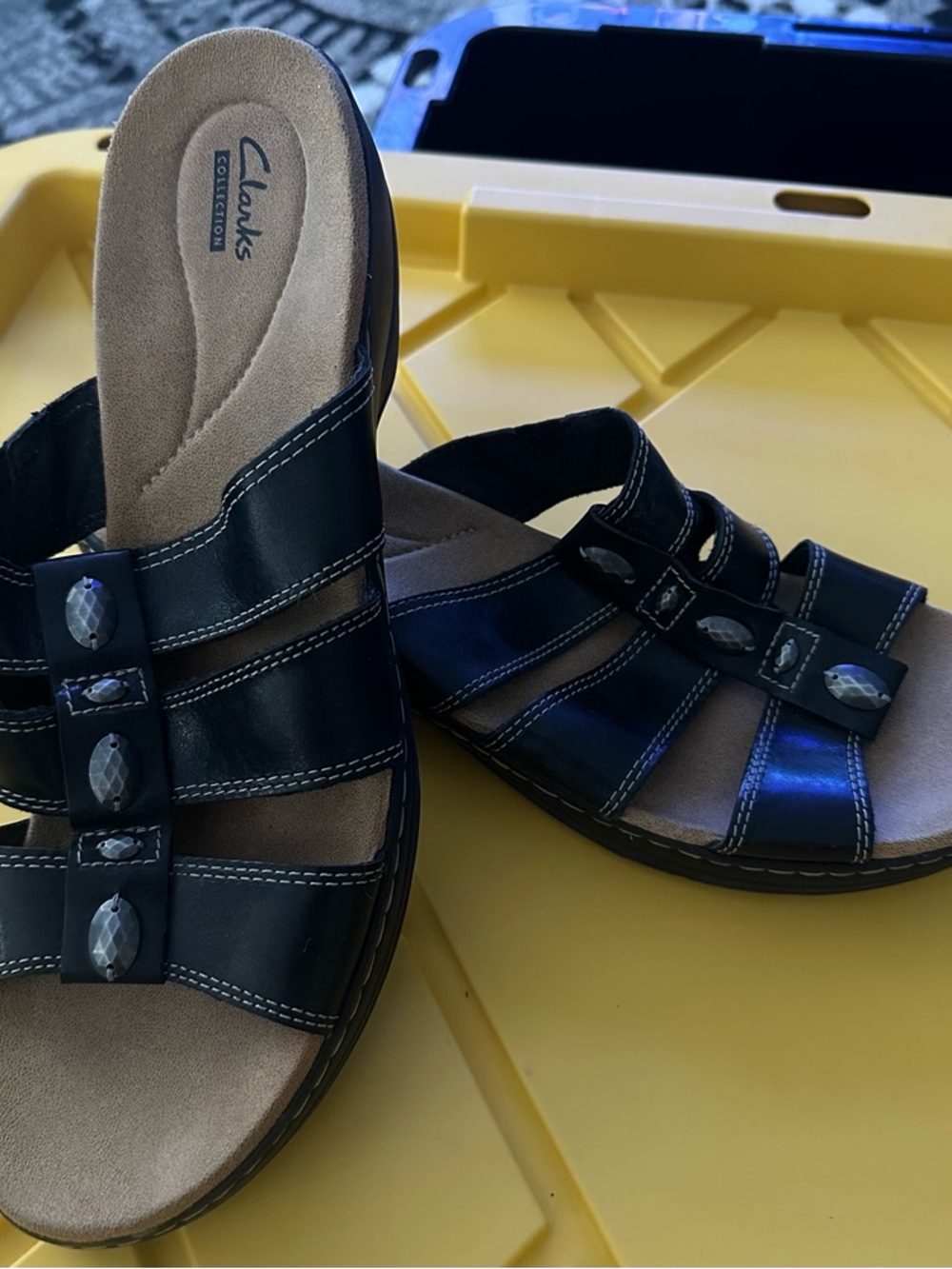 Clarks Women’s Plus Size 12 Black Leather Strappy Slip-On Sandals Gem Accents